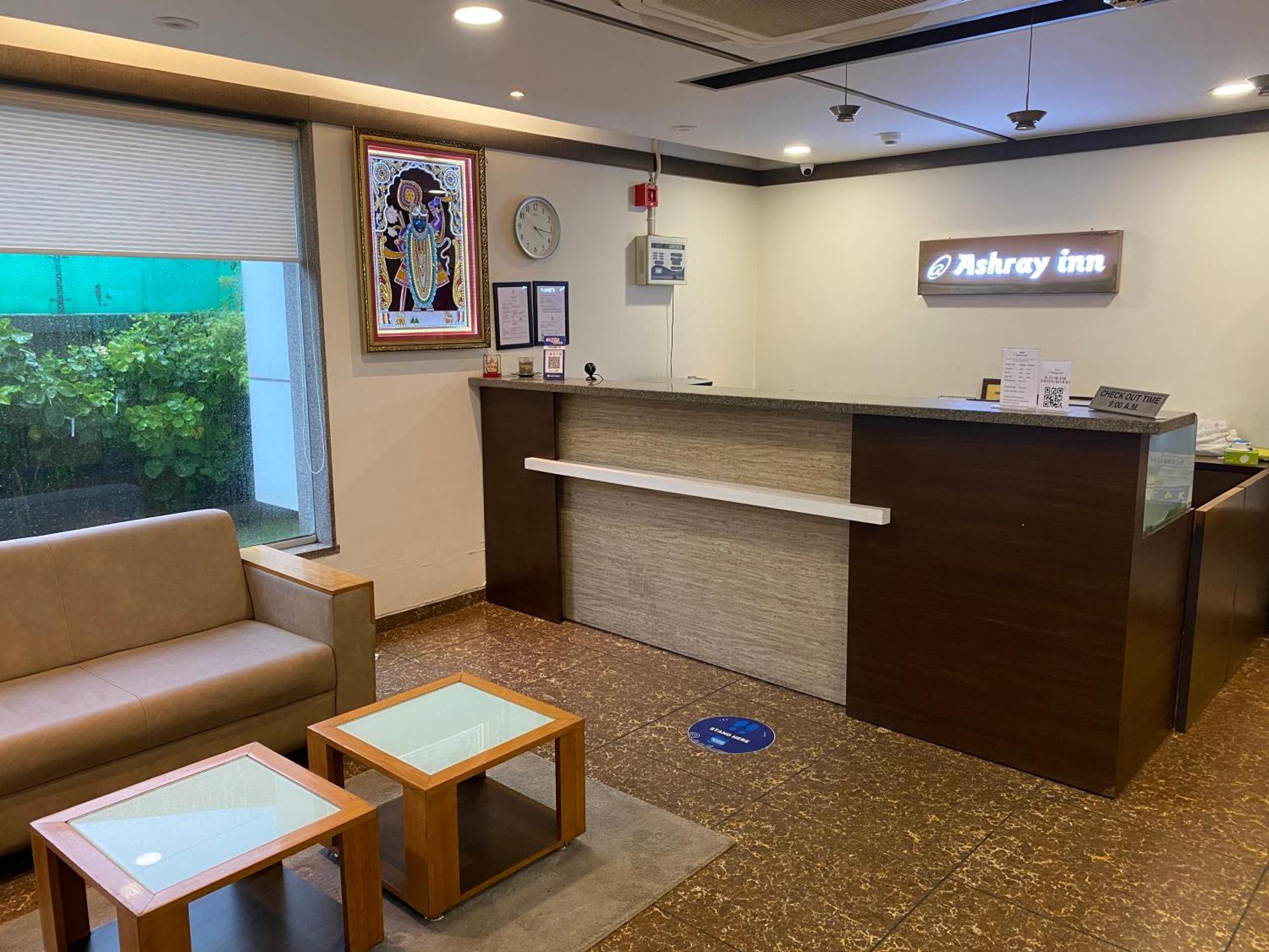 Hotel Ashray Inn Ahmedabad Exterior foto