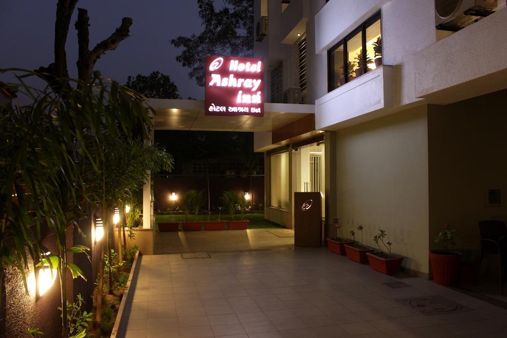 Hotel Ashray Inn Ahmedabad Exterior foto