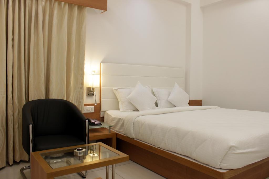 Hotel Ashray Inn Ahmedabad Quarto foto